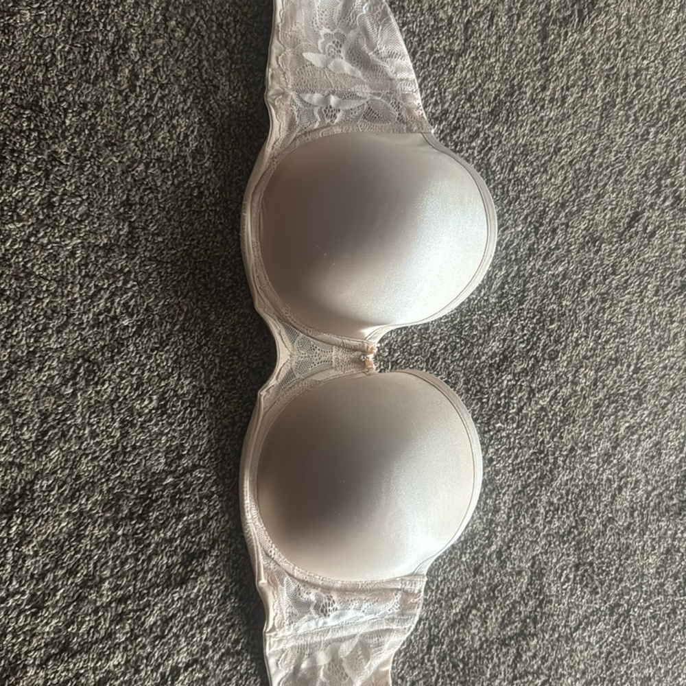 Chic nude strapless bra